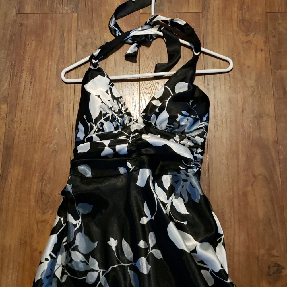 Speechless silky halter style dress